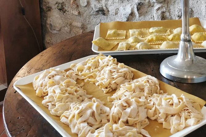 Pasta Masterclass and Wine Tour in the Minardi Vineyard - Wine tasting with the Minardi family