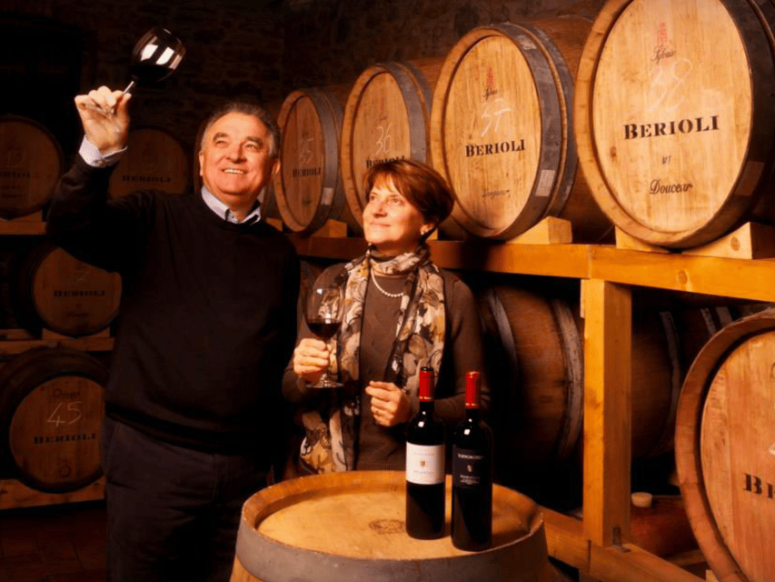 Perugia Winery Visit & Tasting near the Lake Trasimeno - Walking among the vines before the tasting