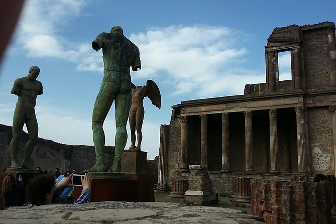 Pompeii excavations and its vineyards - The road views between Naples and Pompeii