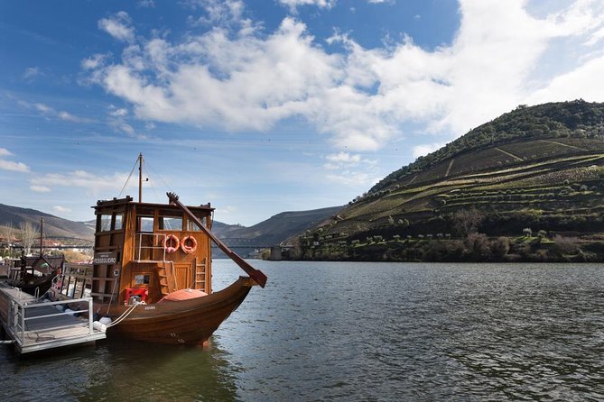 Private Douro Valley Wine Tour: 2 Wine Estates, Lunch and Cruise - The guides make a real difference