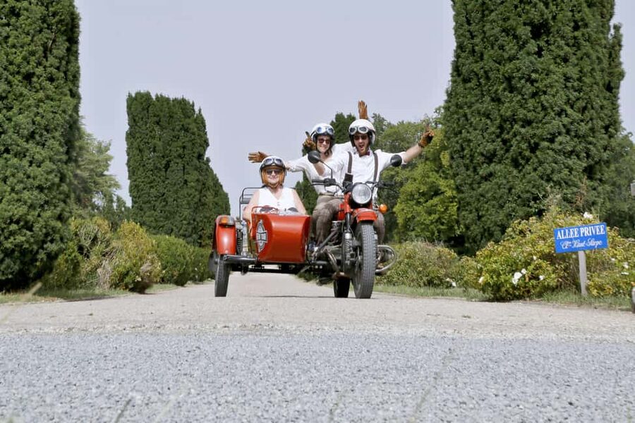 Private ride in the vineyards from Saint-Emilion - The photo stop and the value of the scenery
