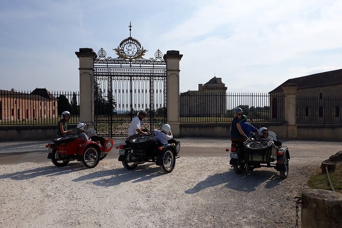 Private ride through the vineyards from Saint-Emilion - 1h30 - Riding the small vineyard paths