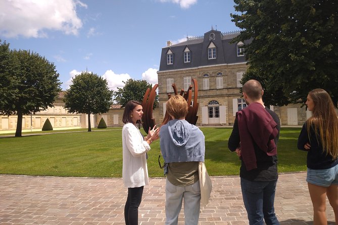 Private tour in the prestigious Médoc wine region - Who will enjoy this more than a large group tour