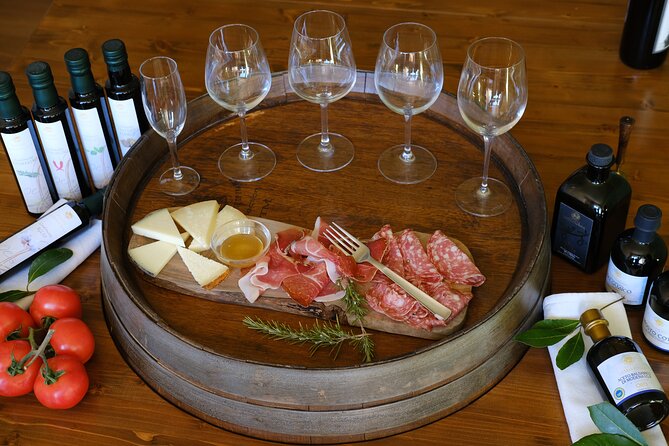 Private Tuscan Lunch with Wine & Evo oil tasting in the Vineyard - What arrives on the table
