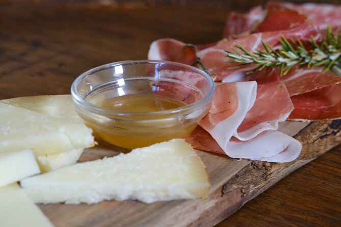 Private Tuscan Lunch with Wine & Evo oil tasting in the Vineyard - Meeting at Podere La Marronaia
