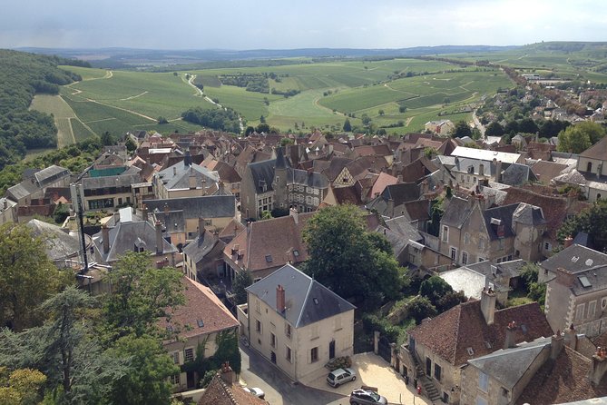 Private wine tour to Sancerre vineyards from Paris with Sommelier - Arriving in the old village of Sancerre