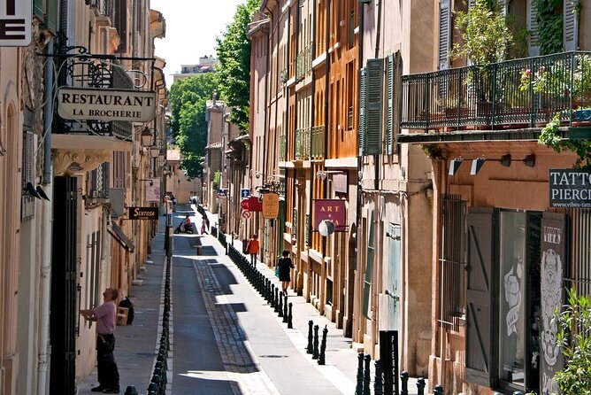 Provence, Vineyards and Lavender Fields Private Day Trip - Château La Coste and the vineyard pause