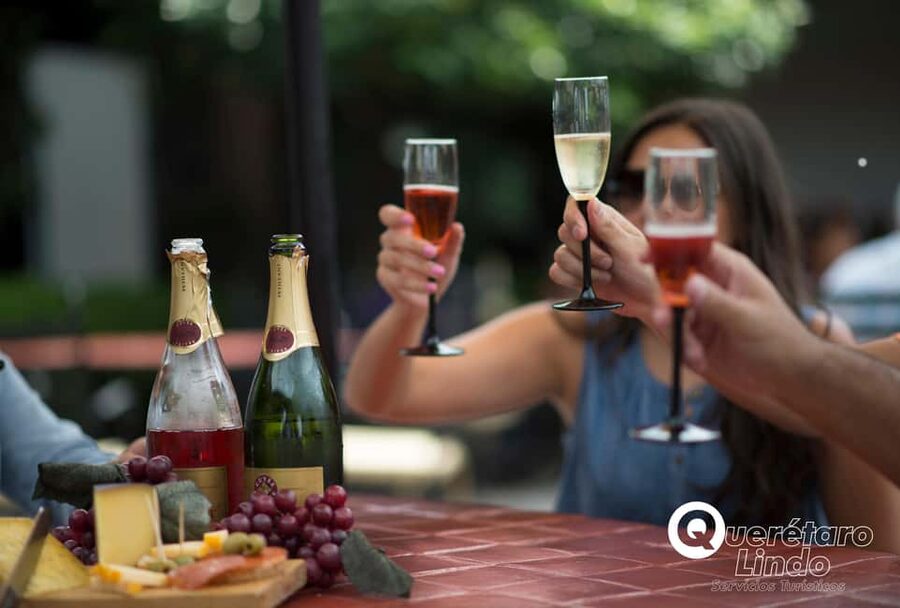 Querétaro: Art, Cheese and Wine Route - Starting at the Monument to the Corregidora