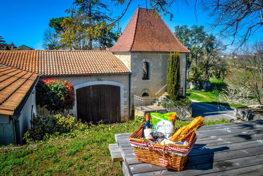 Saint-Emilion: Grand Cru Classé Guided Winery Visit & Picnic - Getting there from Bordeaux, Bergerac, or Saint-Émilion