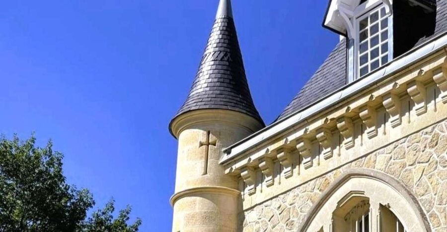 Saint-Emilion: Morning Tour with Wine Tasting & Snack - Walking through Saint-Émilion’s old center