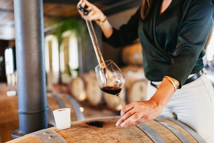 San Gimignano: Tuscan Vineyard Lunch with Wine Tasting - Handling heat, shade, and bad weather