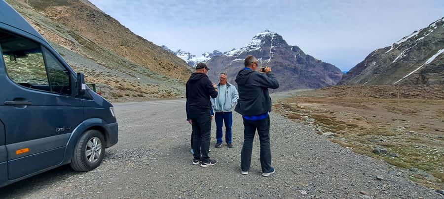 Santiago: Inca Lagoon Tour with Local Vineyard and Tasting - Los Caracoles, the road with 29 turns