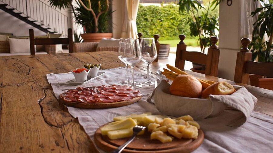 Sirmione: Vineyard Tour with Lugana Wines and Local Tastings - Three wines or the larger tasting?