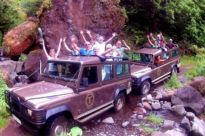 Skywalk with Wines Tasting and Vineyards Half day 4x4 Adventure - Cabo Girão: a short stop with a big view