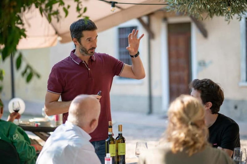 Soave: Wine Tasting and Vineyard Tour in Historical Centre - How the small group changes the experience
