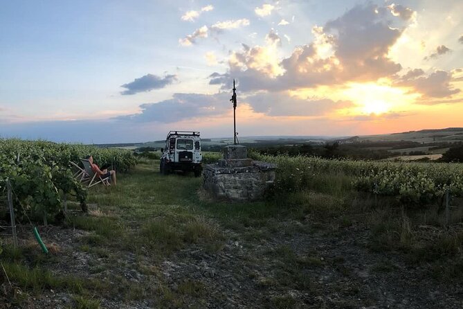 Sunset and champagne tasting in the vineyards - What Christophe adds to the experience