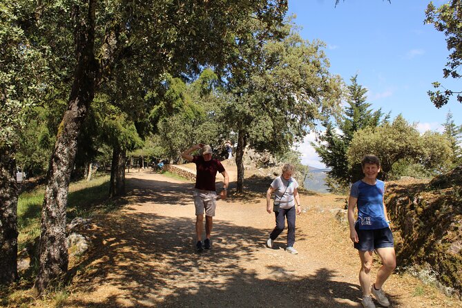 Tour the Douro wine region, and discover the fantastic landscape - What the private format really adds