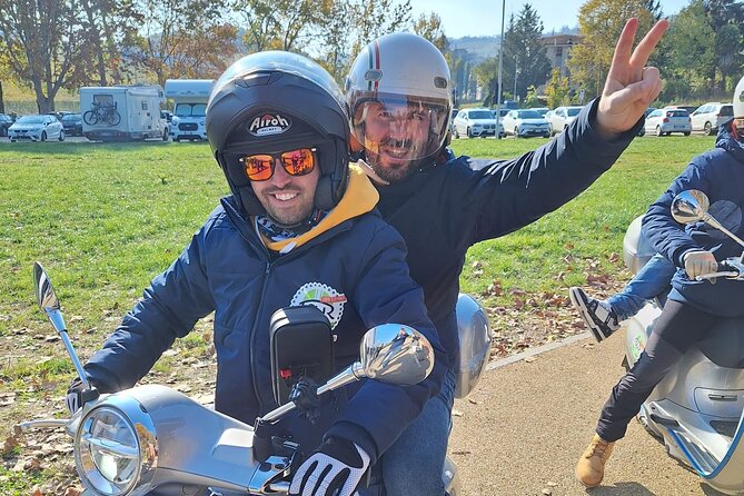 Vespa tour in the Langhe with winery visit and lunch - A quiet ride through the Langhe wine hills