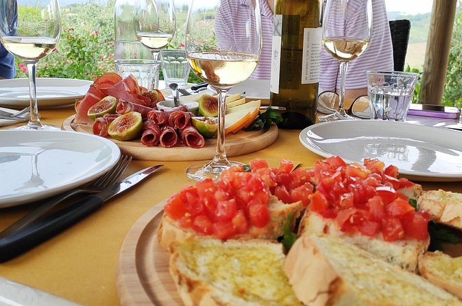 Vineyard visit with local appetisers and wine tasting - A visit to the cellar