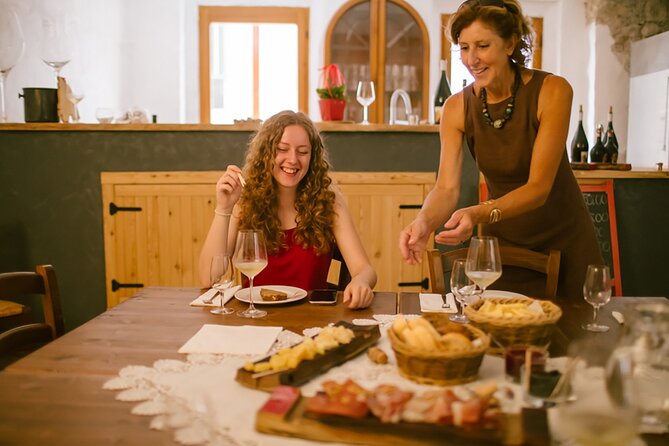 Visit of the vineyard on Mount Mezzocorona and tasting of 3 wines - Three wines, three different jobs at the tasting