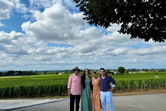 Visit Saint-Emilion and Pomerol:Vineyards, lunch and tastings included - Comparing grapes and regions at a wine shop