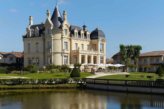 Visit Saint-Emilion and Pomerol:Vineyards, lunch and tastings included - Walking through Saint-Émilion’s medieval center