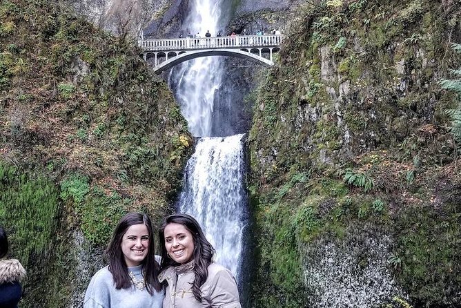 Waterfalls & Wine Tour-Multnomah Falls,Vineyards,Hood River Combo - Latourell Falls, close-up Oregon scenery