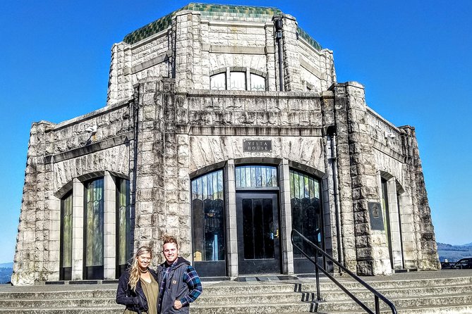 Waterfalls & Wine Tour-Multnomah Falls,Vineyards,Hood River Combo - Hood River, lunch, and the choice of a town stop
