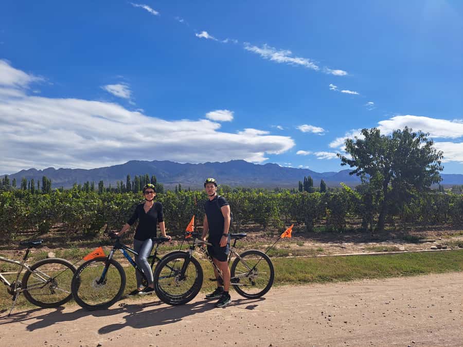 Wine and Chocolate Bike Tour: ride, taste, lunch, vineyards. - Keltiké Chocolates: an easy first stop