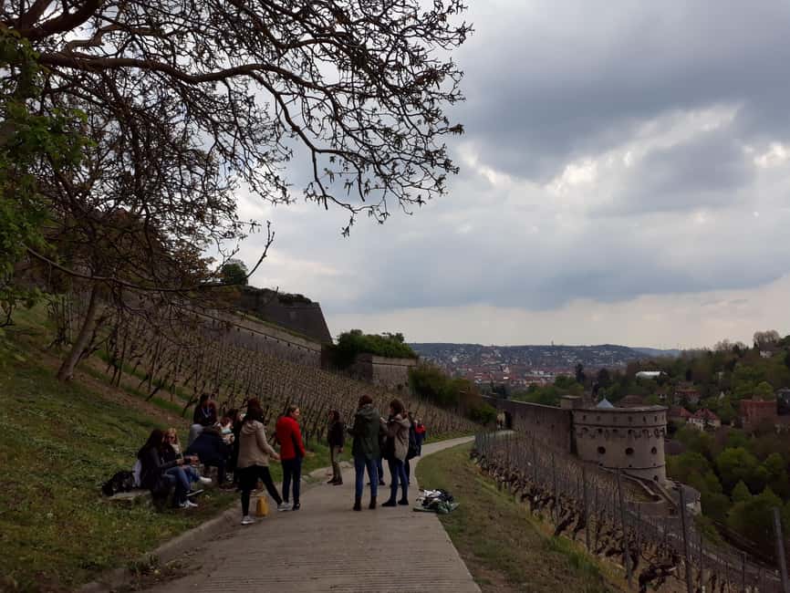 Wuerzburg: Vineyard rally with wine tasting and group dynamics - Starting with sparkling wine at Äußeres Höchberger Tor
